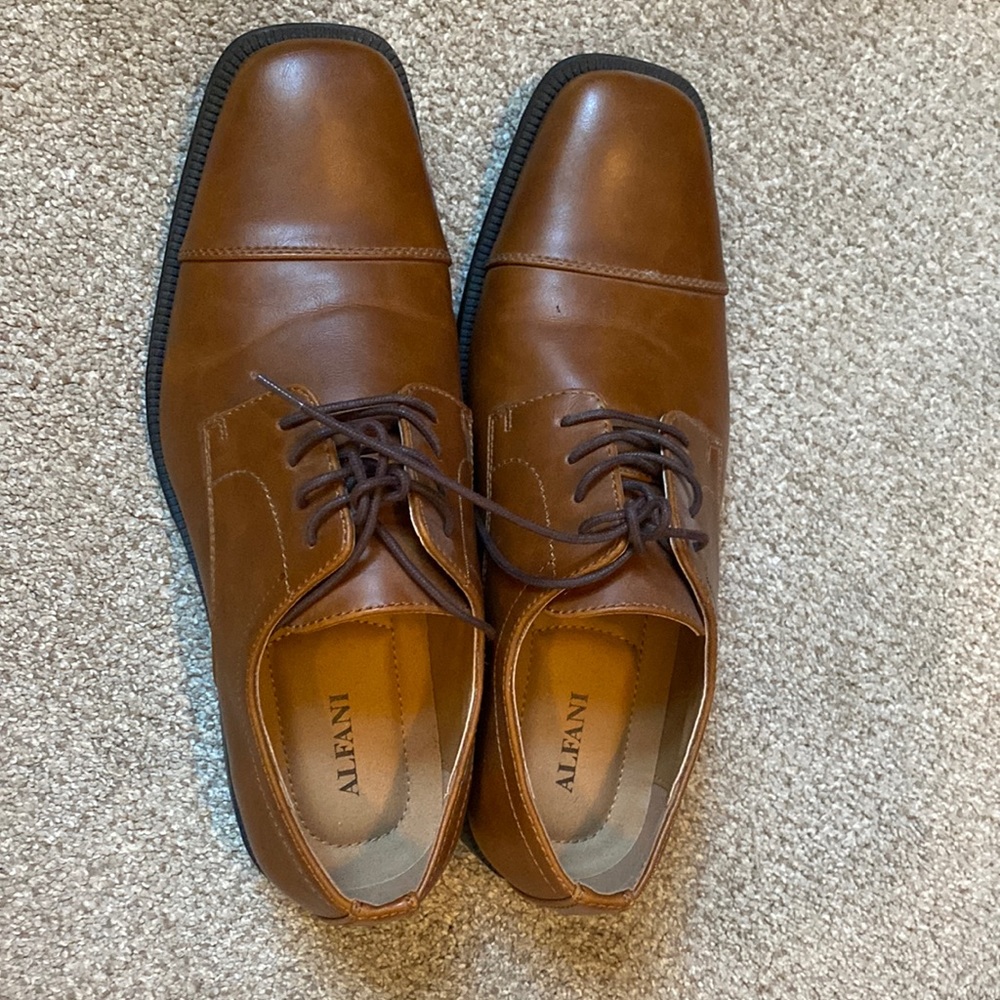 New Men’s Alfani brown leather dress shoes 10.5